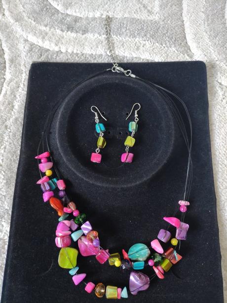 Náhrdelník a náušnice,