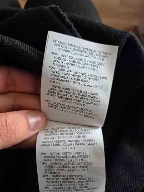 Krásne šaty s vlnou "malé čierne", 36