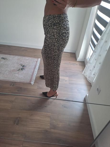 Lahucka satenova sukna, 40