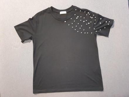 Čierne tričko s perličkami, s