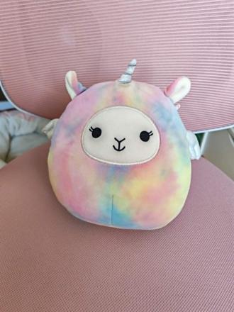 Dúhový squishmallow,