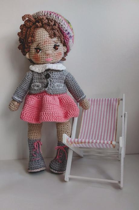 Bábika v kostýmčeku, 