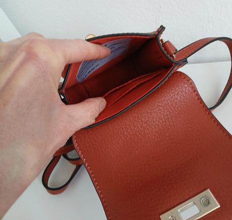 Mobil crossbody kabelka, c&a