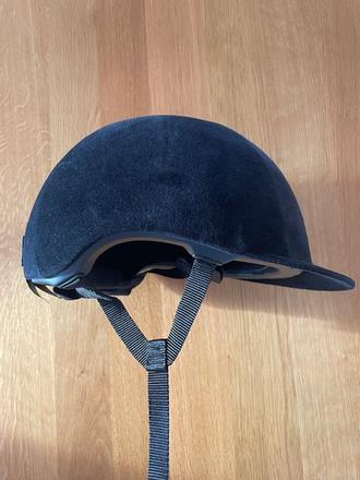 Jazdecká prilba čierna zamatová 55 cm,