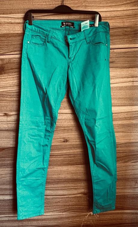 Neskutočne skinny guess, guess,m