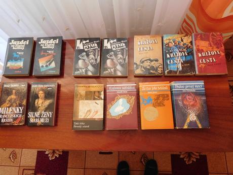 Retro rozne knihy, 