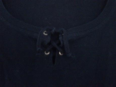 Cierne tricko so snurovackou, s