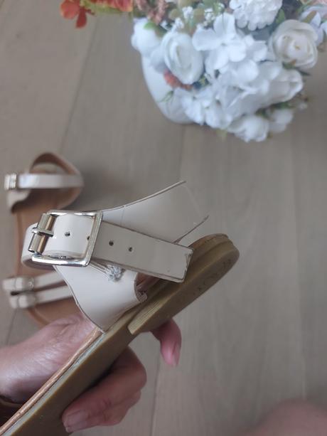 Lakované béžové sandalky, 36