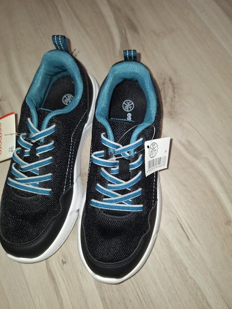 Ľahučké tenisky, 34