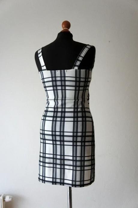 Exkluzívne zamatové mini šaty na ramienka + bonus, s