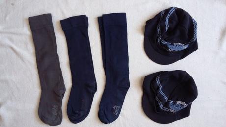 3ks podkoleniek a 2ks čiapok, slovenka,128