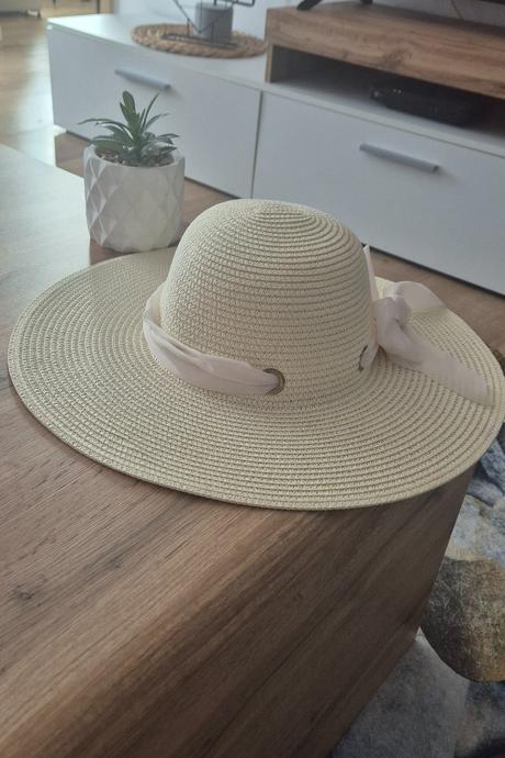 Dámsky slamený klobúk, 