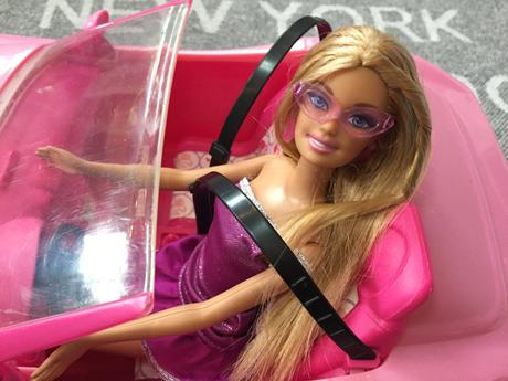Babika barbie a auto,
