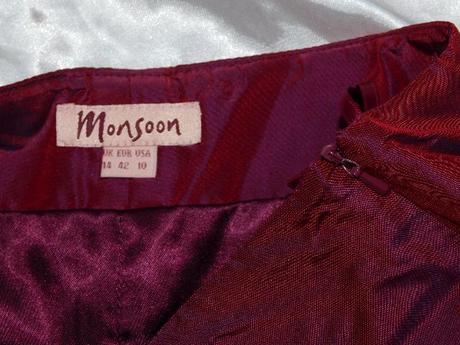 Velmi pekny spoločensky hodvabny kostym, 40