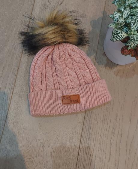 Pletená čiapka s odnímateľným bombrlcom, 92