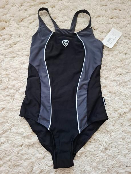 Čierne plavky elemar, 176