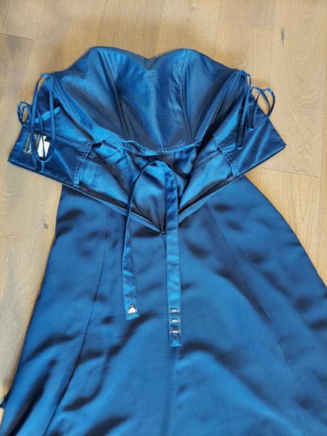 Spoločenské šaty, 34