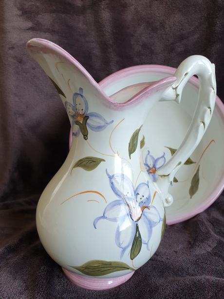 Toaletný set s kvetinovým vzorom,