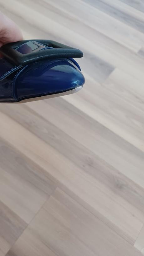 Tmavomodré baleríny, 37