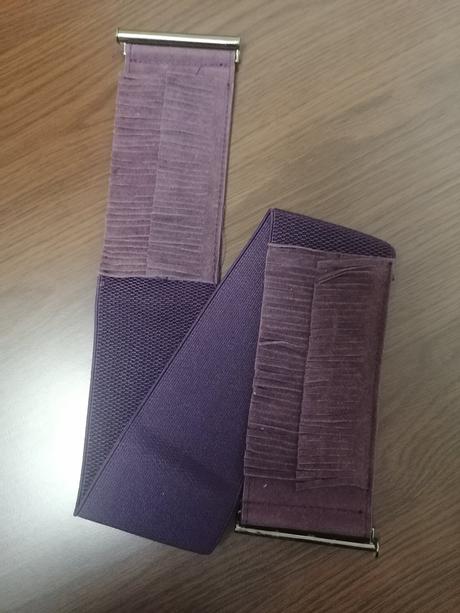 Opasok na gumu so strapcami, 