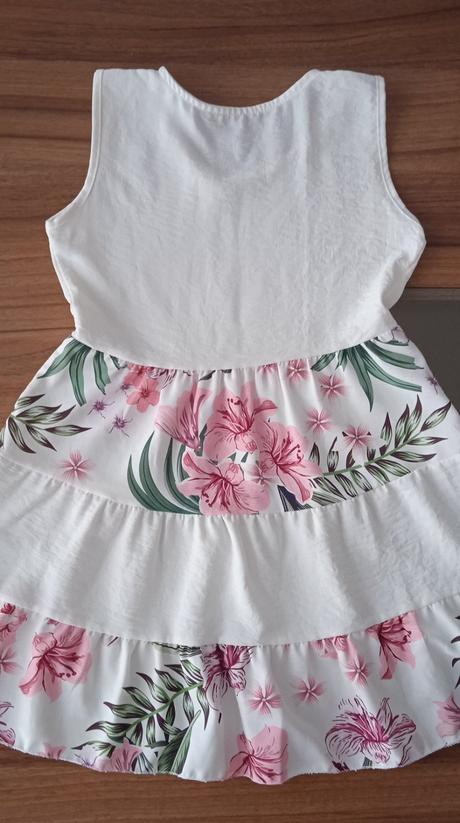 Ľahké letné šaty s kvetmi, veľ. 128/8 s kabelkou, 128