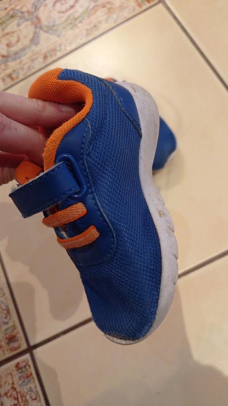 Ľahučké tenisky 21, 21