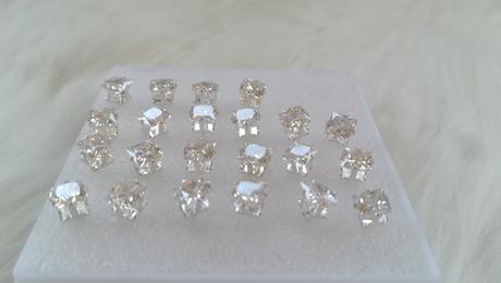 Náušničky s kamienkom (tvar kocky), 