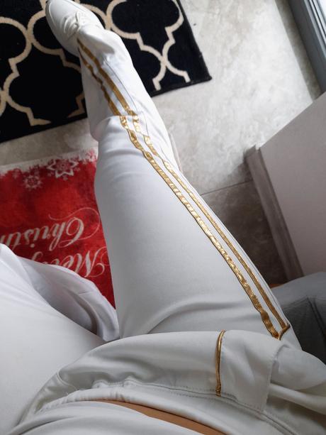 Tepláky so zlatými pásmi-l, l