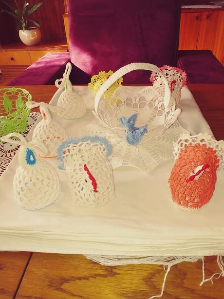 Hackovany košík decka vajíčka., 