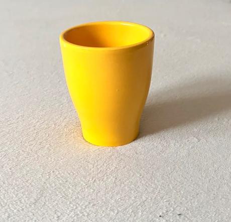 Žltý keramický kvetináč, 