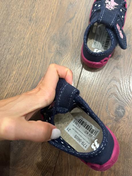 Prve sandalky, baťa,21