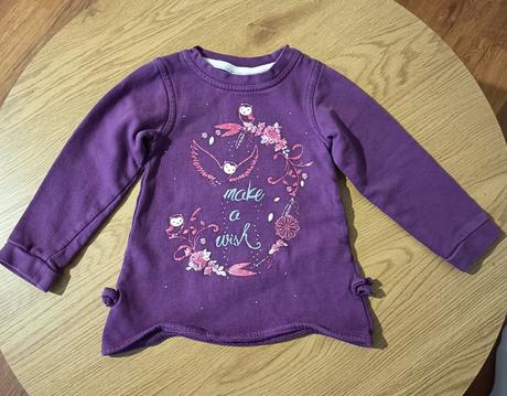 Fialová mikinka, 98