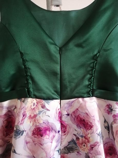 Dlhé spoločenské šaty šité na mieru, 38