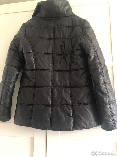 Cierna vypasovana bunda, 38