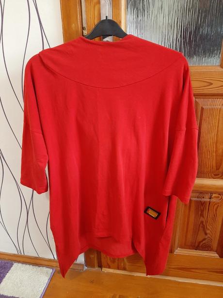 Na predaj univerzálna mikina., 