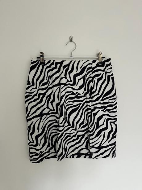 Čiernobiela pruhovaná zebrovaná mini sukna, mohito,m