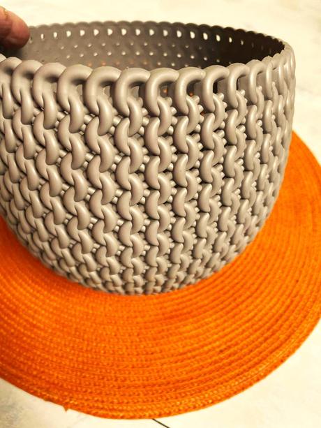 Plastový črepník, 