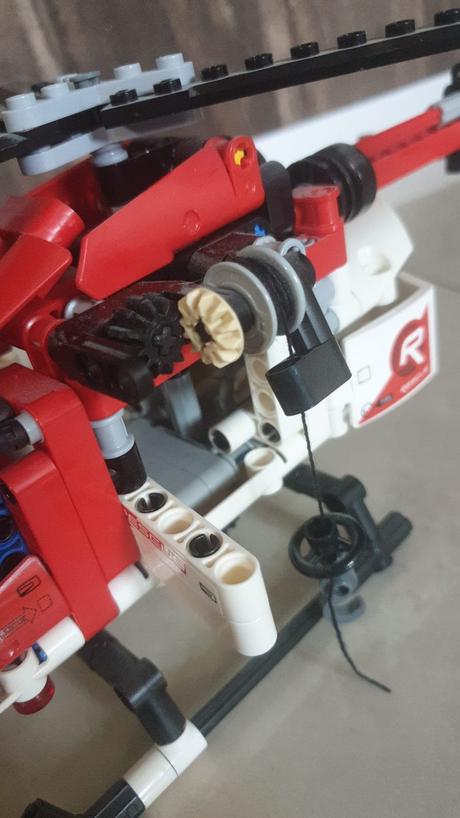 Lego technic 42092  - záchranárska helikoptéra top, 