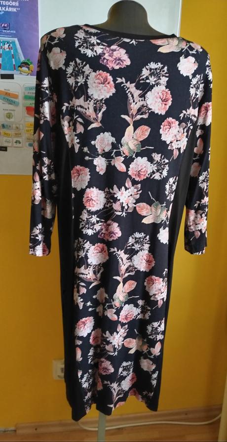 Zoštíhľujúce kvetinové šaty bonprix, bonprix,48