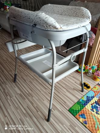 Prebalovaci pult s vaničkou, 