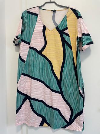 Nádherné letné šaty jones, 48