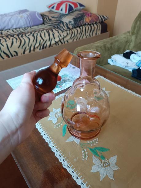 Retro sklenená karafa so zátkou - hnedé sklo, 