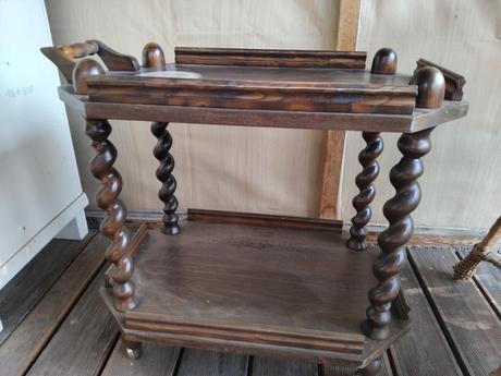 Stary dreveny stolik,