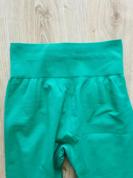 Skvelé bezšvové legíny značky carpatree,pc 61 eur, m