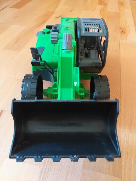 Mám na predaj bager,