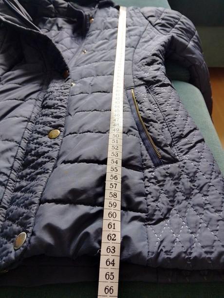 Modrá zimná bunda, 146