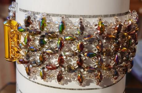 Široké trojradové náramky v rôznych farbách, 