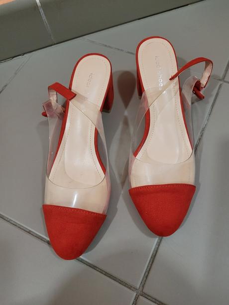 Červene topanky, 37