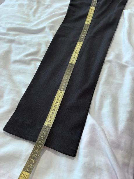 Spoločenské nohavice, 48