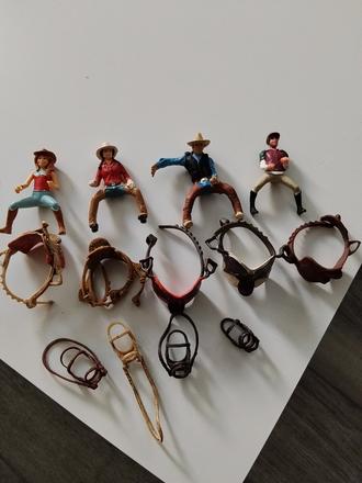 Schleich jazdci, sedla, 